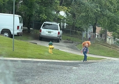 Vestida de Chucky, criança de 5 anos aterroriza moradores nos EUA