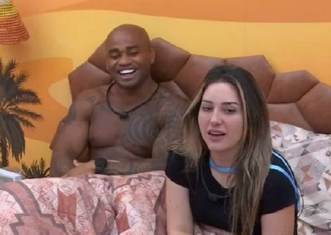 Cezar Black reclama de cheiro de Amanda: ‘que chulé do c*ralho’