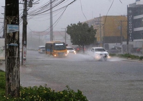 Amazonas terá chuva forte com raios e ventania nesta semana, segundo Inmet