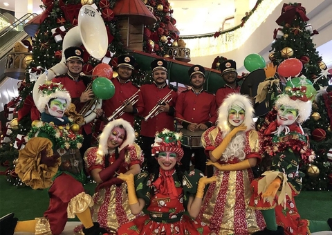 Companhia Saltimbancos agita chegada do Papai Noel na Zona Oeste de Manaus