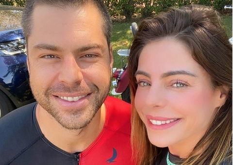 Daniella Cicarelli mostra marido tirando a roupa em live sem querer