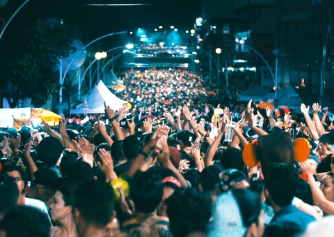 Bloco do Manaus Memes agita carnaval em Manaus