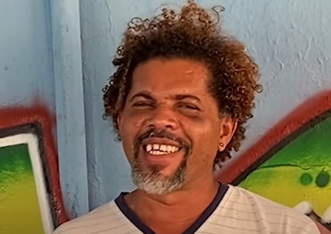 Em vídeo, morador de rua dá detalhes picantes de sexo com mulher de personal