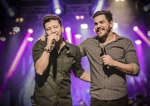 Após Cauan se recuperar da Covid-19, dupla Cleber e Cauan aglomera em show