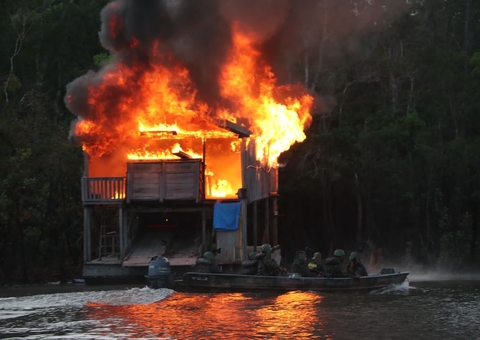 Operação Poraquê: Exército destrói mais de 70 dragas de garimpo ilegal no Amazonas