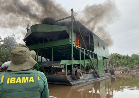 Ibama destrói R$ 6,3 milhões em equipamentos usados em garimpo ilegal no Amazonas
