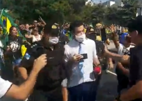 Equipe da CNN Brasil é hostilizada e expulsa de ato pró-Bolsonaro 