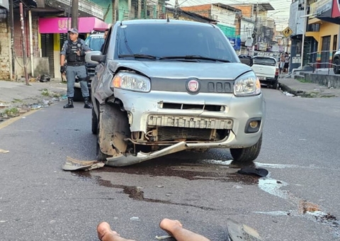 Jovem fica gravemente ferido durante colisão frontal entre carro e moto na Compensa