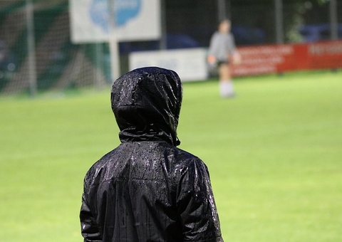 Suspeito de assediar 12 adolescentes, treinador de futsal morre em presídio