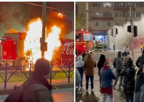 Caminhão de Natal da Coca-Cola pega fogo durante carreata; veja