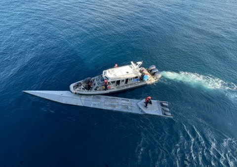 Submarino ‘fantasma’ é interceptado com 2,6 toneladas de cocaína e dois corpos