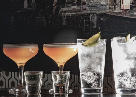 Brasil tem 11 casos confirmados de intoxicação por metanol; notificações chegam a 59