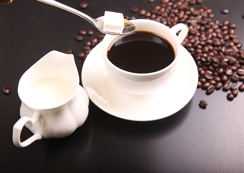 Tomar café todos os dias pode mudar estrutura do cérebro, diz estudo