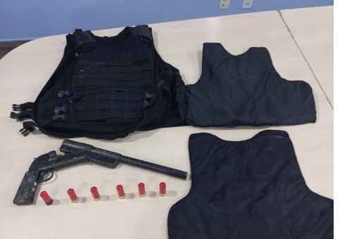 Segurança do tráfico é preso com colete à prova de balas e espingarda em Manaus
