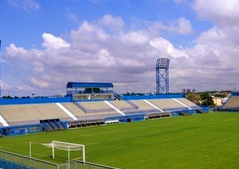 Dois jogos acontecem em Manaus neste domingo, confira