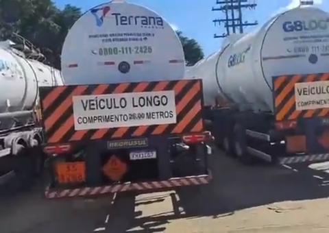 Carretas ligadas ao PCC são abandonadas em posto de combustíveis