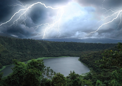 Defesa Civil alerta para riscos de chuvas intensas no Amazonas neste domingo