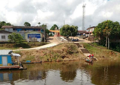 Idoso morre afogado após barco naufragar com filho e amigo no Amazonas 