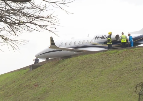 Pneu de avião estoura ao pousar e pista do aeroporto Congonhas é fechada em SP