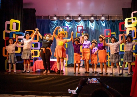 Prefeitura oferta bolsas de iniciação teatral para diversas faixas etárias em Manaus