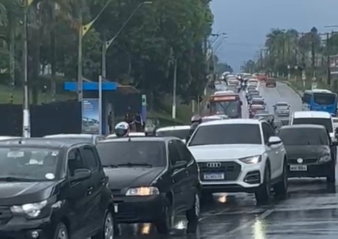 Candidatos enfrentam chuva e caos no trânsito para fazer prova do CNU em Manaus
