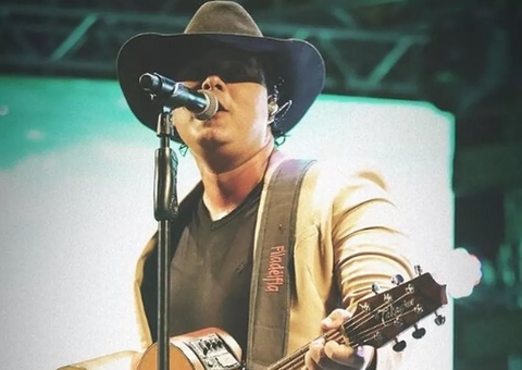 Sertanejo Aleksandro postou foto no ônibus horas antes de morrer em acidente 