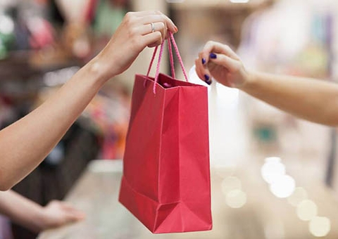 Consumidora é indenizada por esperar 1 ano por estorno de compra não finalizada em Manaus