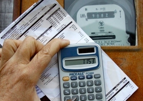 Conta de energia elétrica continua na bandeira vermelha em agosto