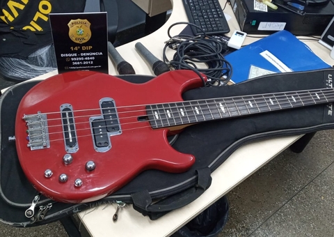 Homem é preso com contrabaixo roubado e material pornográfico infantil em Manaus