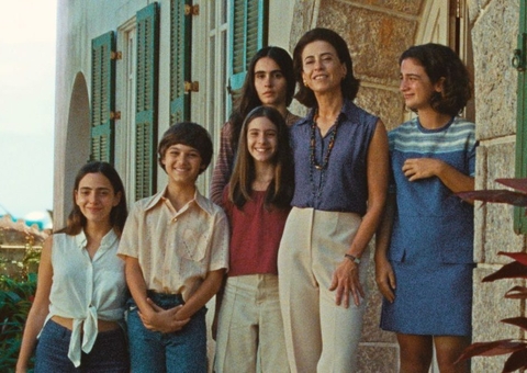 Walter Salles comemora indicações de 'Ainda Estou Aqui' ao Globo de Ouro