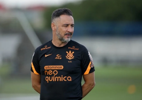 Corinthians anuncia saída do técnico Vítor Pereira