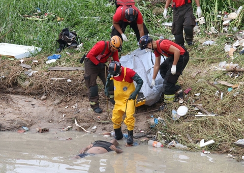 Vítima achada em igarapé no Jorge Teixeira foi morta a facadas
