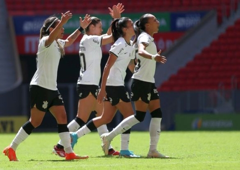 Corinthians bate Palmeiras e abre vantagem na semi do Brasileiro Feminino
