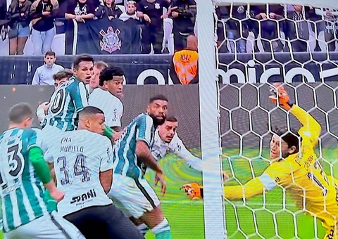 Corinthians vira sobre Coritiba em 1 minuto e segue invicto para decisão