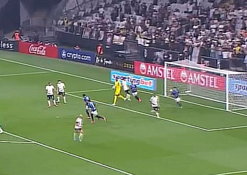 Jovens do Corinthians vencem Liverpool-URU em noite de protesto em Itaquera