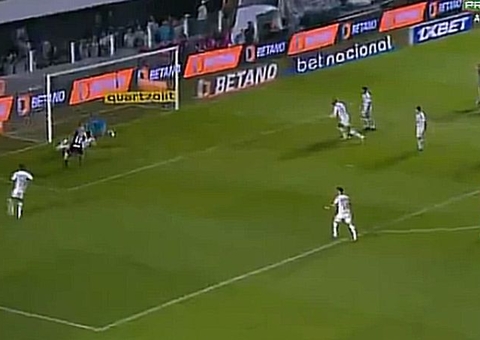 Corinthians espanta fantasma e vence Santos na Vila; jogo acaba após bombas