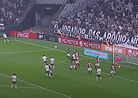 Corinthians aproveita expulsão, bate Universitario e fica perto das oitavas