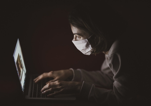 Apple baniu app de namoro para pessoas não vacinadas contra covid-19