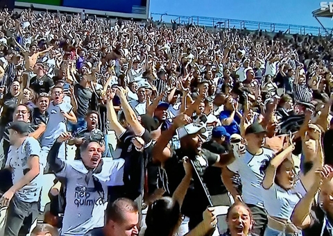 Lázaro começa com números melhores do que VP e Sylvinho no Corinthians