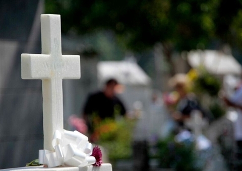 Manaus registra 16 enterros de vítimas da Covid na sexta-feira Santa