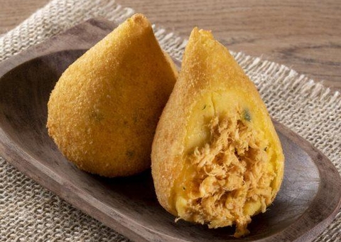 Homem sofre parada cardiorrespiratória ao se engasgar com coxinha