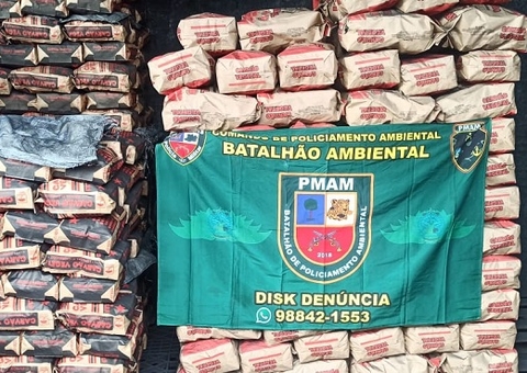 Polícia apreende mais de 800 sacas de carvão vegetal em depósito clandestino em Manaus