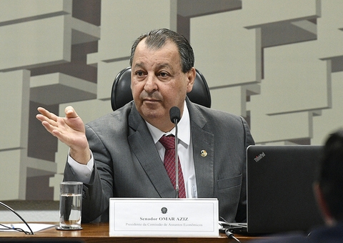 Omar diz que Bolsonaro deveria dar o exemplo e se vacinar  