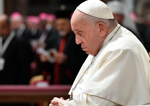 Vaticano revela que Papa precisou de oxigênio de alto fluxo e deve fazer novos exames