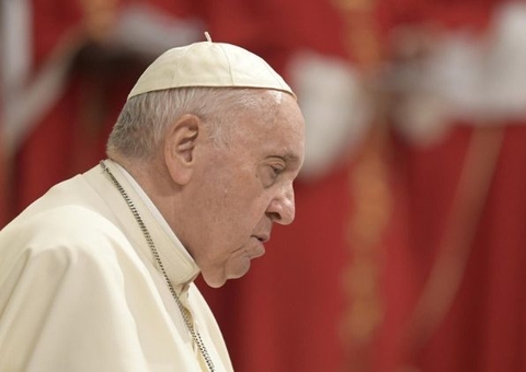 Papa Francisco é hospitalizado em Roma