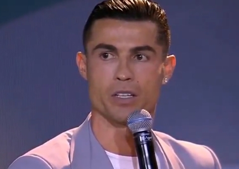 Cristiano Ronaldo solta o verbo e diz que Vini Jr. deveria ter ganhado a Bola de Ouro; vídeo