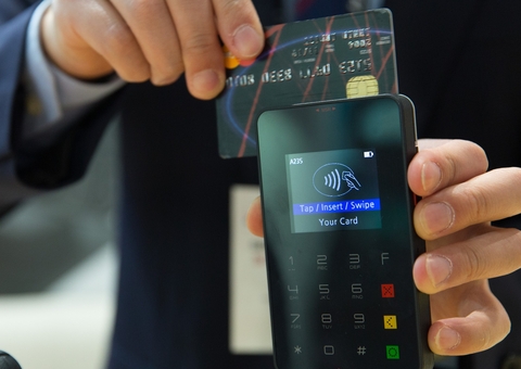 Juros e multas cobrados por atraso em pagamentos de contas não são ilegais, diz economista