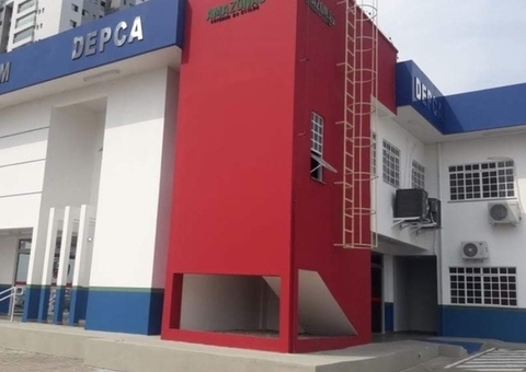 Idosa é presa após espancar filho adotivo com pernamanca no Alvorada