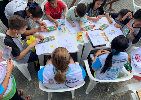 Nova lei proíbe permanência de adultos em espaços infantis no Amazonas