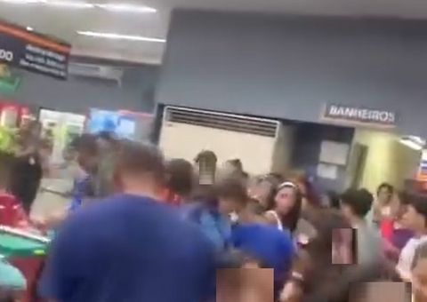 Crianças saqueiam DB e funcionário é ameaçado por populares ao tentar reaver produtos